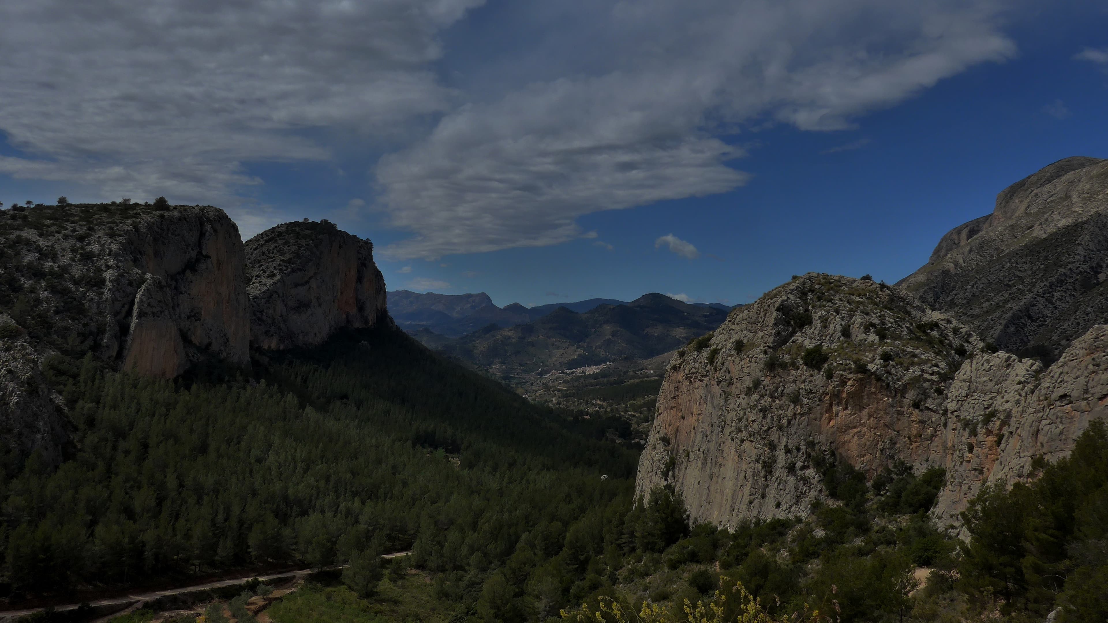 Rosalia-Tafarmaix-Sella-ClimbingSpain2016-Rockbusters.net